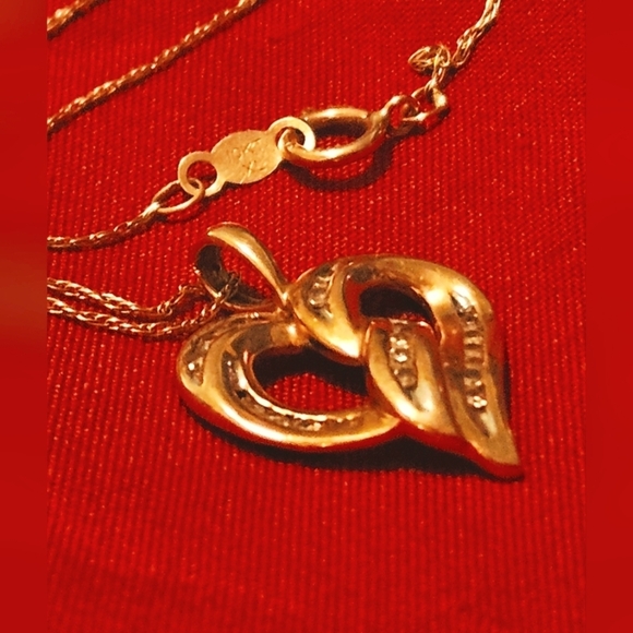 10KT Forever Diamond Yellow Gold Pave Diamond Twisted Heart Pendant Necklace 20" - Picture 14 of 16